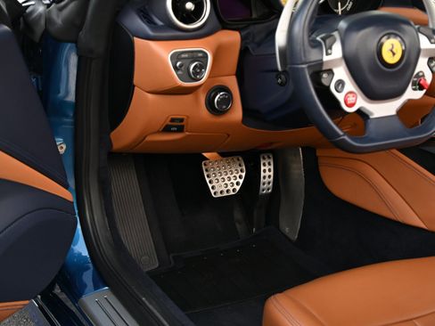 Used 2015 Ferrari California T RWD image 57