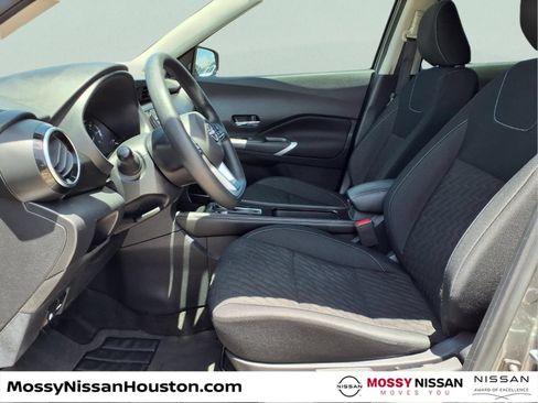 Used 2022 Nissan Kicks SV FWD image 8