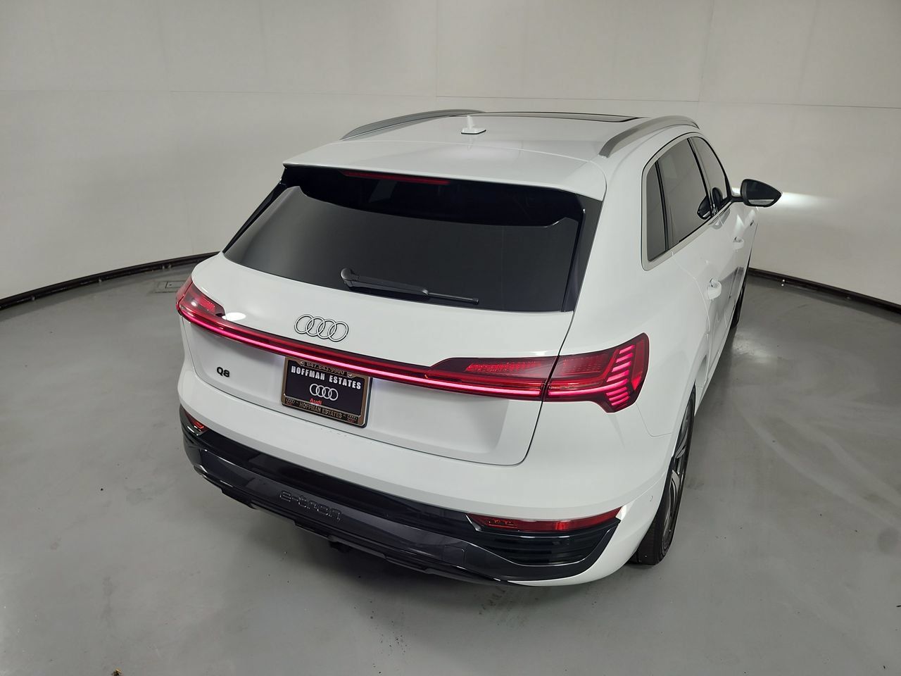 Used 2024 Audi Q8 e-tron Premium Plus w/ Premium Plus Package AWD/4WD image 8