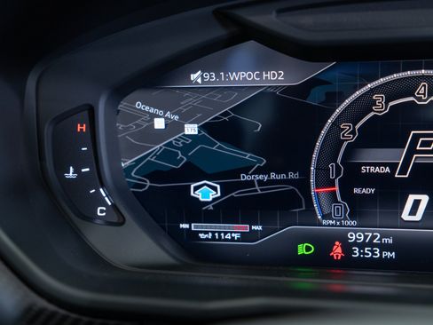 Used 2023 Lamborghini Urus Performante AWD/4WD image 27