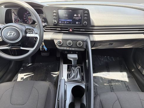 Used 2023 Hyundai Elantra SE FWD image 14