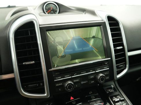 Used 2016 Porsche Cayenne image 43