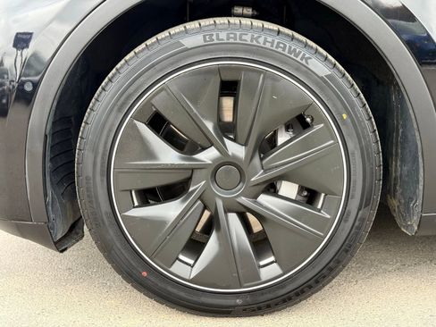 Used 2022 Tesla Model Y Long Range image 15