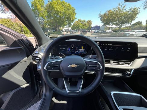 Used 2025 Chevrolet Equinox LT FWD image 33