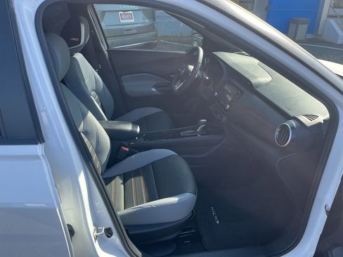 Used 2023 Nissan Kicks SR w/ SR Premium Package FWD image 14