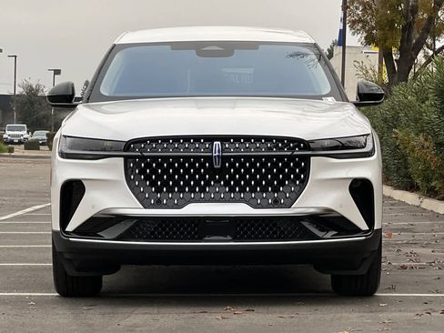 New 2026 Lincoln Nautilus Premier AWD/4WD image 11