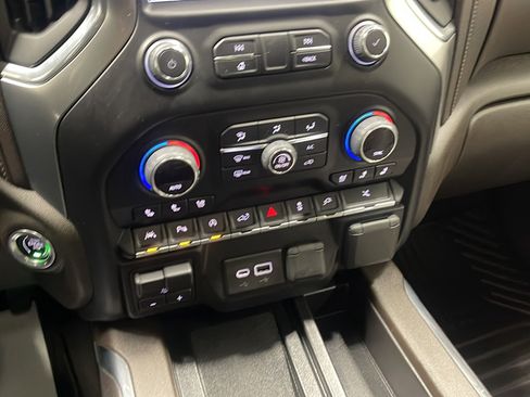 Used 2022 Chevrolet Silverado 1500 LTZ w/ LTZ Premium Package AWD/4WD image 11