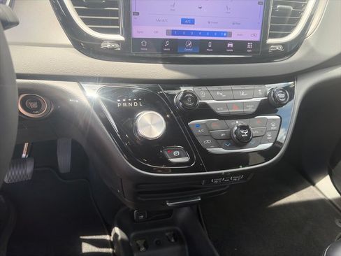 Used 2025 Chrysler Pacifica Select FWD image 33