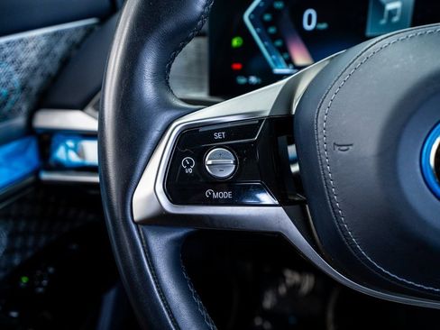 Used 2024 BMW i7 xDrive60 image 43