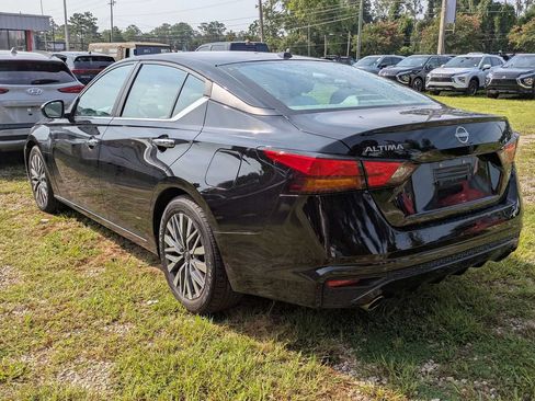 Used 2023 Nissan Altima 2.5 SV w/ SV Premium Package FWD image 3
