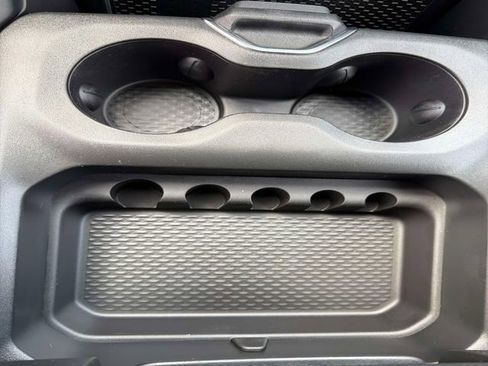 New 2026 RAM 1500 4x4 Crew Cab image 27