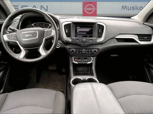 Used 2024 GMC Terrain SLE w/ Driver Convenience Package FWD image 7
