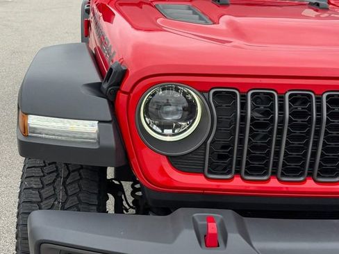 Used 2024 Jeep Wrangler Unlimited Rubicon AWD/4WD image 14