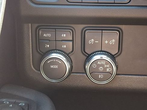 Used 2024 GMC Yukon AT4 w/ Technology Package AWD/4WD image 30