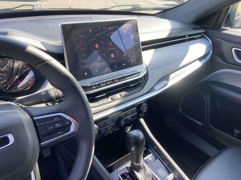 Used 2024 Jeep Compass Latitude image 23