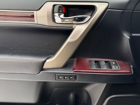 Used 2019 Lexus GX 460 image 19