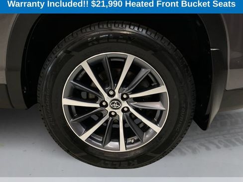 Used 2019 Toyota Highlander XLE image 18