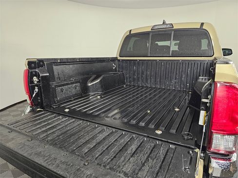 Used 2016 Toyota Tacoma TRD Off-Road w/ Towing Package image 18