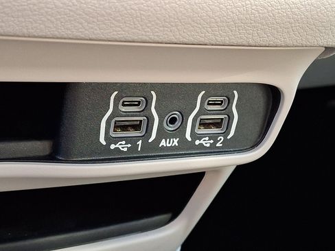 Used 2023 Chrysler Pacifica Touring-L image 24