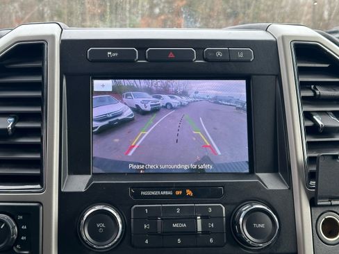 Used 2020 Ford F150 Lariat w/ Trailer Tow Package image 4