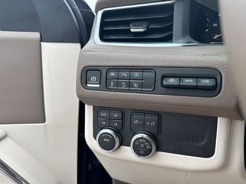 Used 2024 GMC Yukon XL Denali image 29