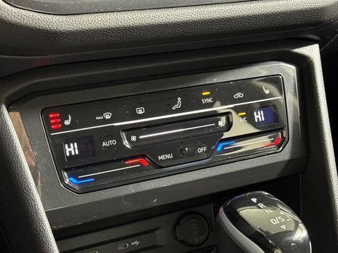 Used 2023 Volkswagen Tiguan SE image 34