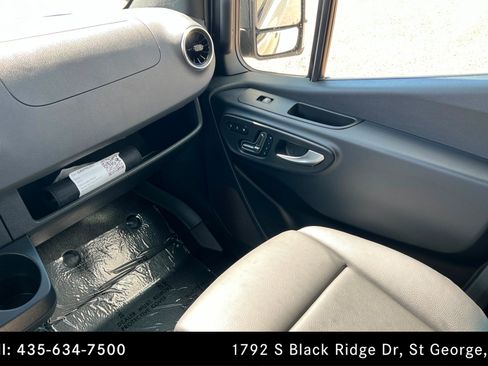 Used 2025 Mercedes-Benz Sprinter 2500 image 10