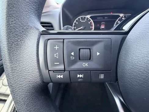 Used 2023 Nissan Rogue SV image 9