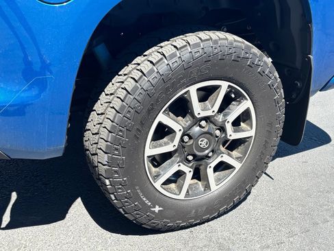 Used 2018 Toyota Tundra Limited w/ Limited Premium Package AWD/4WD image 8