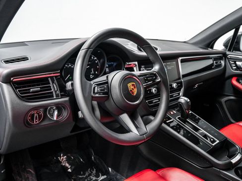 Used 2025 Porsche Macan image 13