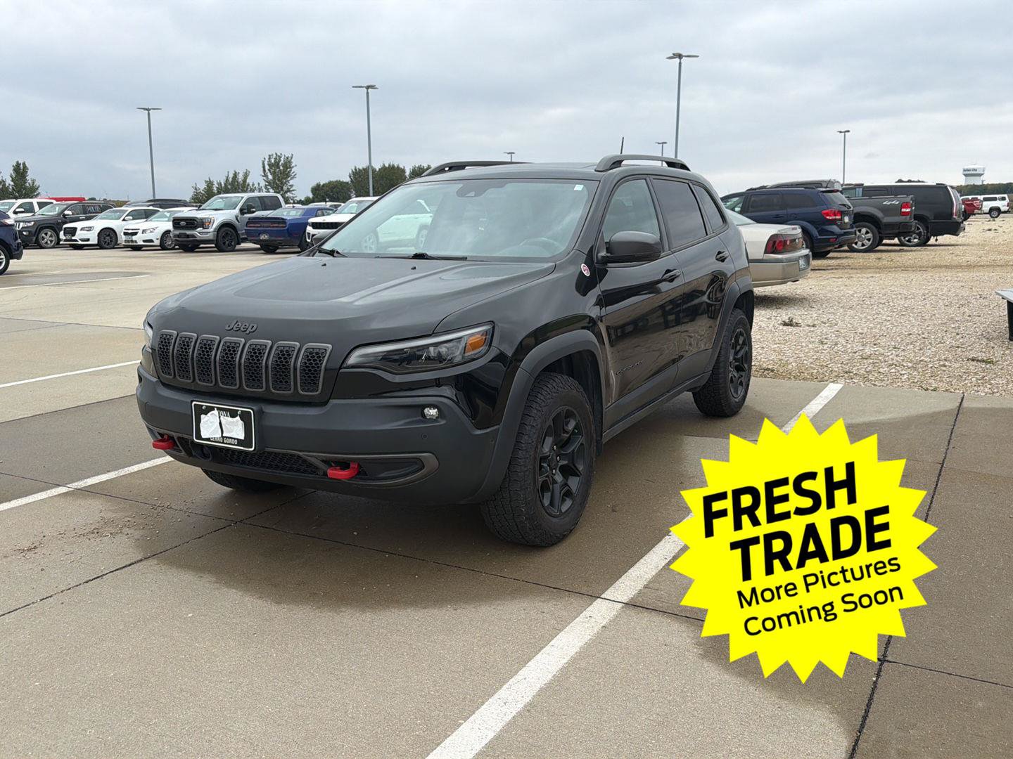 Used 2019 Jeep Cherokee Trailhawk AWD/4WD image 1
