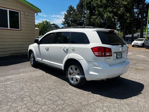 Used 2009 Dodge Journey SXT w/ Chrome Appearance Group FWD image 5