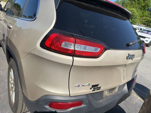 Used 2015 Jeep Cherokee Latitude w/ Cold Weather Group AWD/4WD image 4