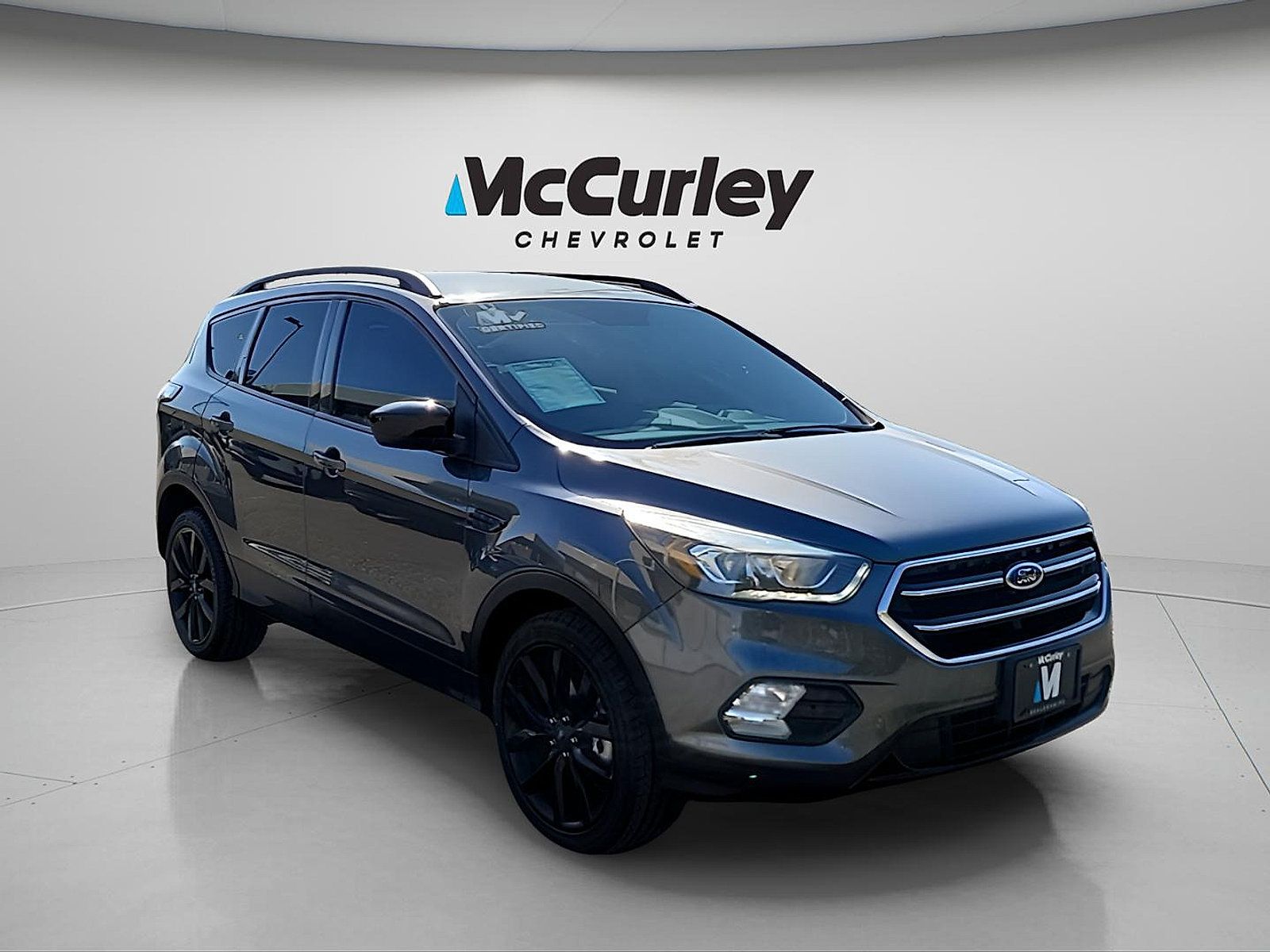 Used 2017 Ford Escape SE w/ Equipment Group 201A AWD/4WD image 1