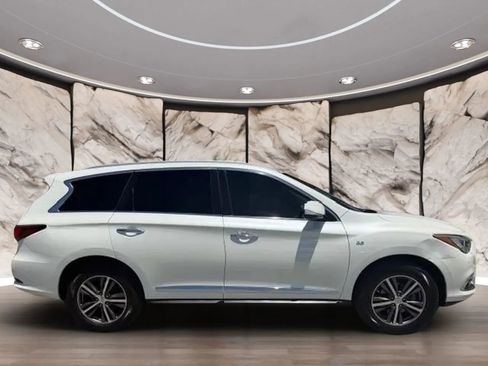 Used 2019 INFINITI QX60 Luxe w/ Essential Package FWD image 4