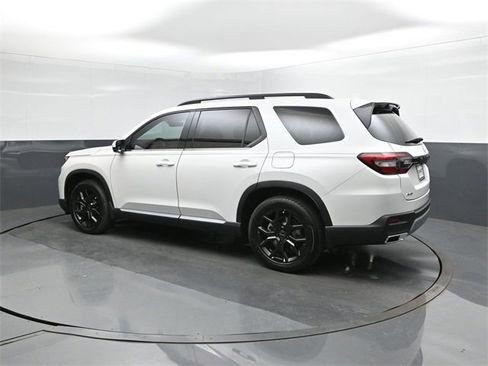 New 2025 Honda Pilot Touring image 5