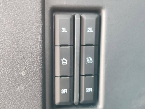 Used 2023 Ford Expedition Platinum image 18