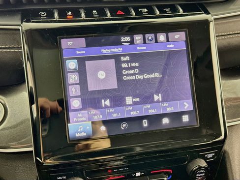 Used 2023 Jeep Grand Cherokee Laredo image 16