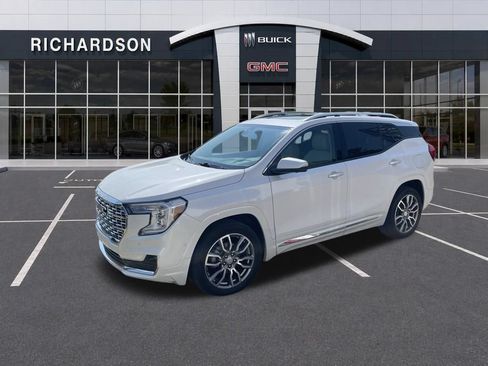 Used 2024 GMC Terrain Denali w/ Denali Premium Package AWD/4WD image 10