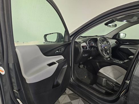 Used 2020 Chevrolet Equinox LS image 23