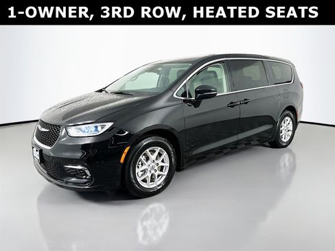 Used 2024 Chrysler Pacifica Touring-L image 4