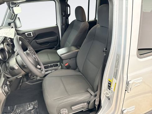 Used 2023 Jeep Gladiator Sport AWD/4WD image 11