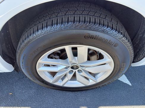 Used 2023 Audi Q5 2.0T Premium w/ Convenience Package image 7