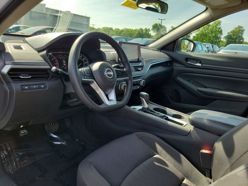 Used 2025 Nissan Altima 2.5 SV FWD image 19