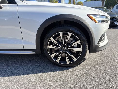 Used 2026 Volvo V60 B5 Cross Country Ultra w/ Protection Package Premier AWD/4WD image 13