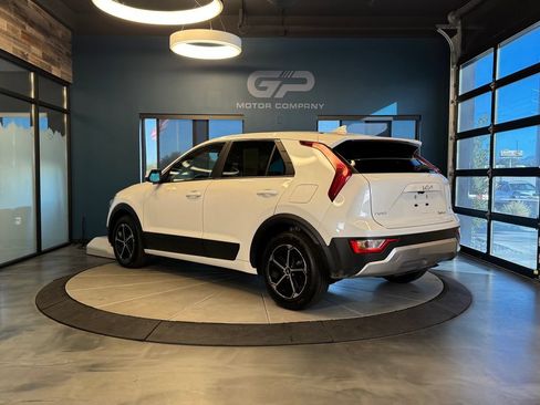 Used 2025 Kia Niro LX FWD image 5