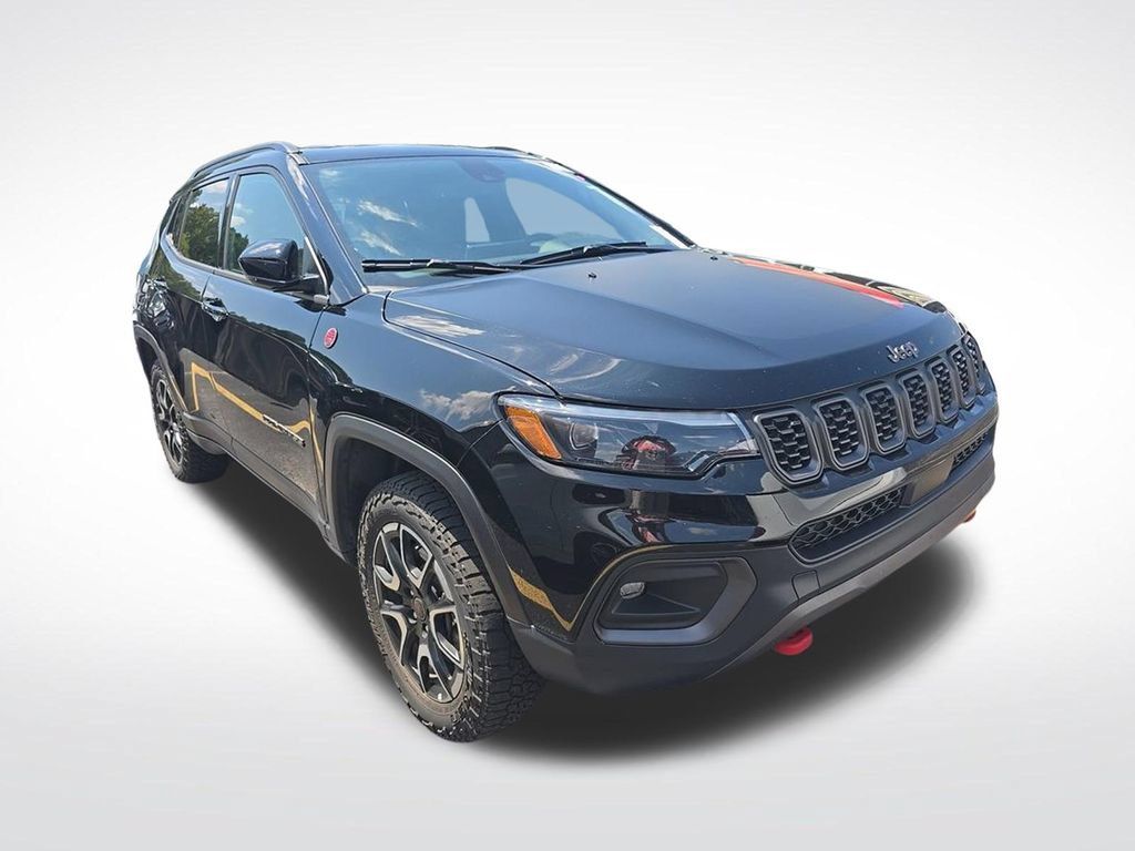 Used 2025 Jeep Compass Trailhawk w/ Trailhawk Elite Group AWD/4WD image 2