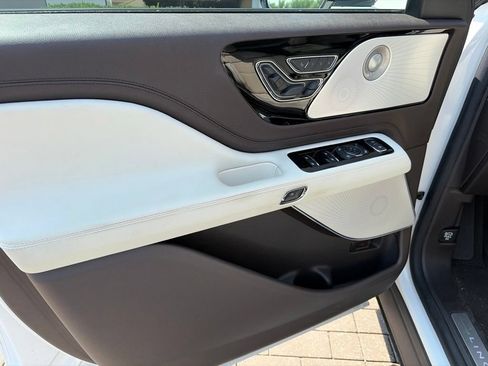 Used 2023 Lincoln Aviator Black Label AWD/4WD image 13