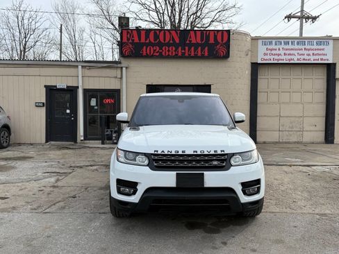 Used 2016 Land Rover Range Rover Sport SE image 2