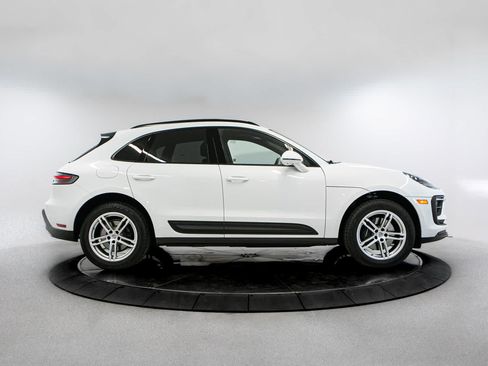 Certified 2025 Porsche Macan AWD/4WD image 8